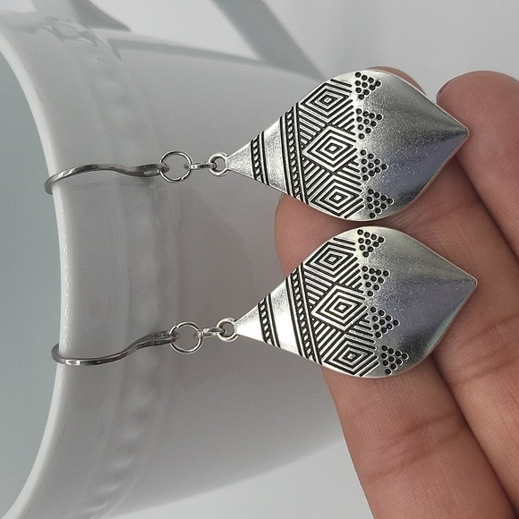 1863- Handmade Geometric Dangle Earrings NWT - Picture 7 of 7